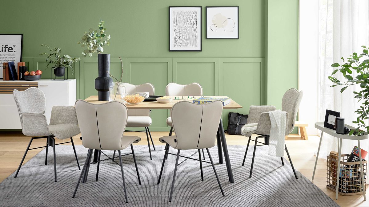 Tischgruppe Interliving aus Holz in Holzfarben Interliving Esszimmer Serie 5115 - Essgruppe mit heller Polsterung beiger Webstoff Shout 05, mandelfarbener Bezug Gaucho 02, anthrazitfarbenes Metall & astige Eiche