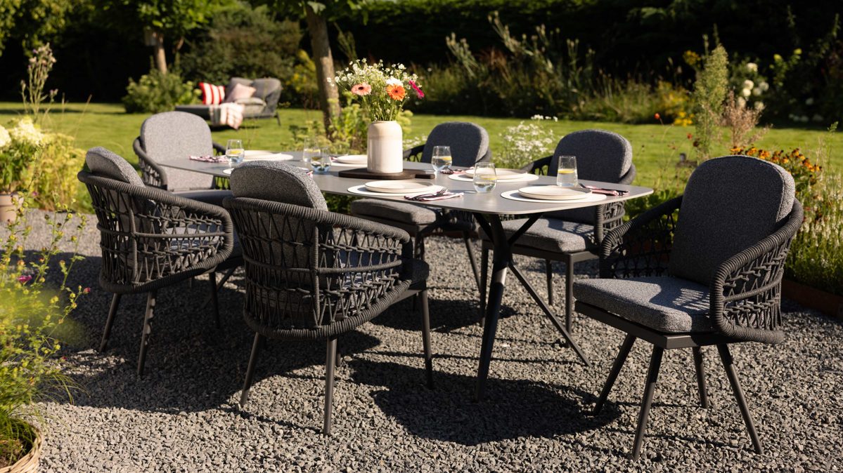 Gartenmöbel-Set Interliving aus Metall in Grau Interliving Gartenmöbel Serie 7012 - Essgruppe mit Diningsesseln hellgrauer Olefin-Teddybezug, Rope, gesinterter grauer Stein & anthrazitfarbenes Aluminium