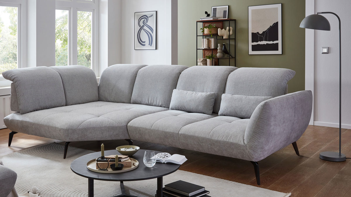 Ecksofa KAWOO aus Stoff in Hellgrau KAWOO Polsterprogramm New Jersey - Ecksofa silberfarbener Bezug 02 Brego & silberfarbener Bezug 15 Lothar – Stellfläche ca. 180 x 332 cm