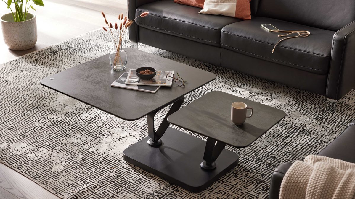 Couchtisch Interliving aus Keramik in Dunkelgrau Interliving Couchtisch Serie 6232 titanfarbene Keramik & schwarzer Stahl - 80-137 x 80 cm