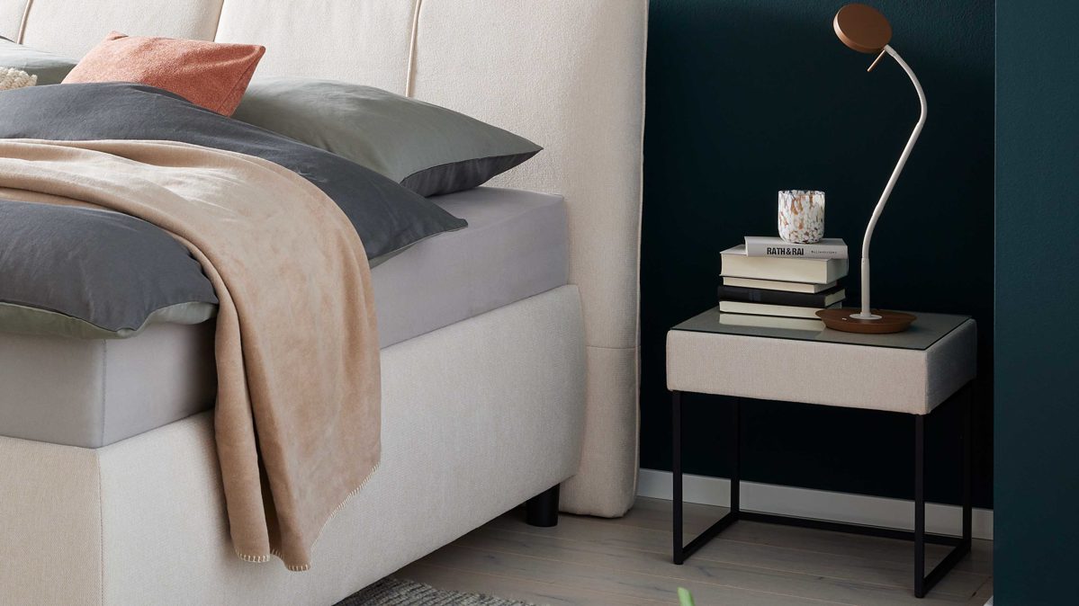 Nachtkommode Interliving aus Stoff in Weiß Interliving Bettsystem Serie 1414 - Nachtkonsole elfenbeinfarbener Bezug GCP 11 - ca. 49 x 45 cm