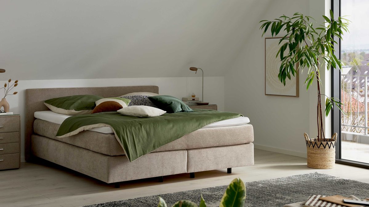 Boxspringbett Interliving aus Stoff in Beige Interliving Bettensystem Serie 1420 - Boxspringbett mit Maßkopfteil beige Chenille Toni & Füße K08-10 - Liegefläche ca. 180 x 200 cm