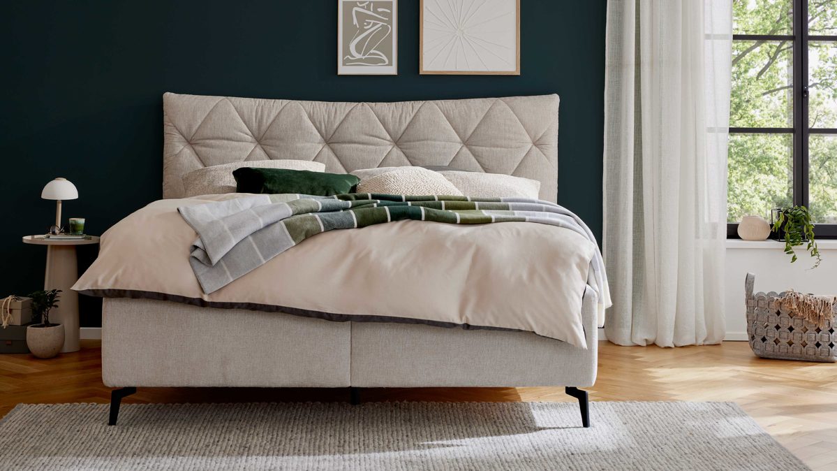 Polsterbett Interliving aus Stoff in Creme Interliving Bettensystem Serie 1420 - Polsterbett naturfarbener Bezug Harry &  & schwarze Metallfüße W010-15 M01 - Liegefläche ca. 180 x 200 cm