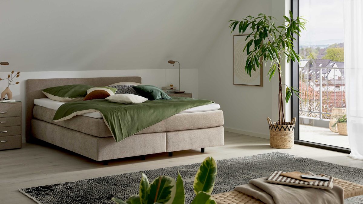 Boxspringbett Interliving aus Stoff in Beige Interliving Bettensystem Serie 1420 - Boxspringbett mit Maßkopfteil beige Chenille Toni & Füße K08-10 - Liegefläche ca. 180 x 200 cm