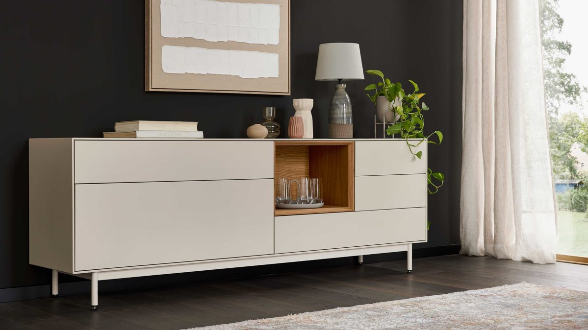 Sideboard Interliving aus Holz in Beige Interliving Wohnzimmer Serie 2034 - Sideboard beiger Lack & Eiche - vier Schubladen, eine Klapptür, Länge ca. 200 cm