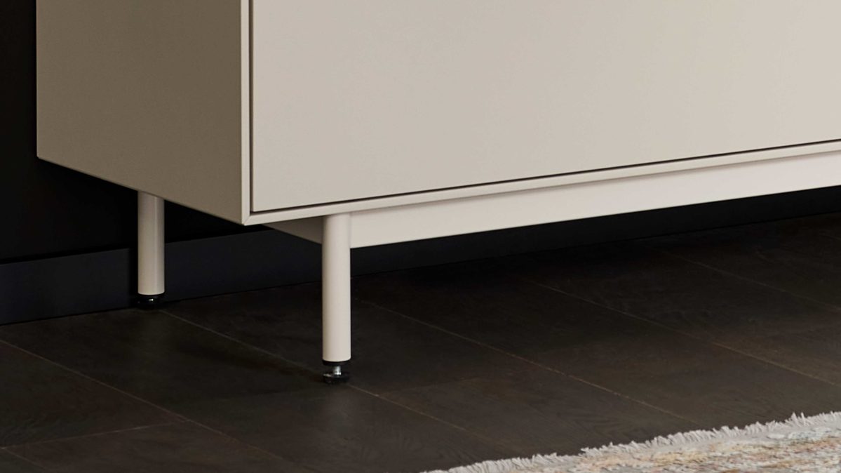 Möbelfuß Interliving aus Metall in Beige Interliving Wohnzimmer Serie 2034 - Untergestell beige lackiertes Metall - Länge ca. 180 cm