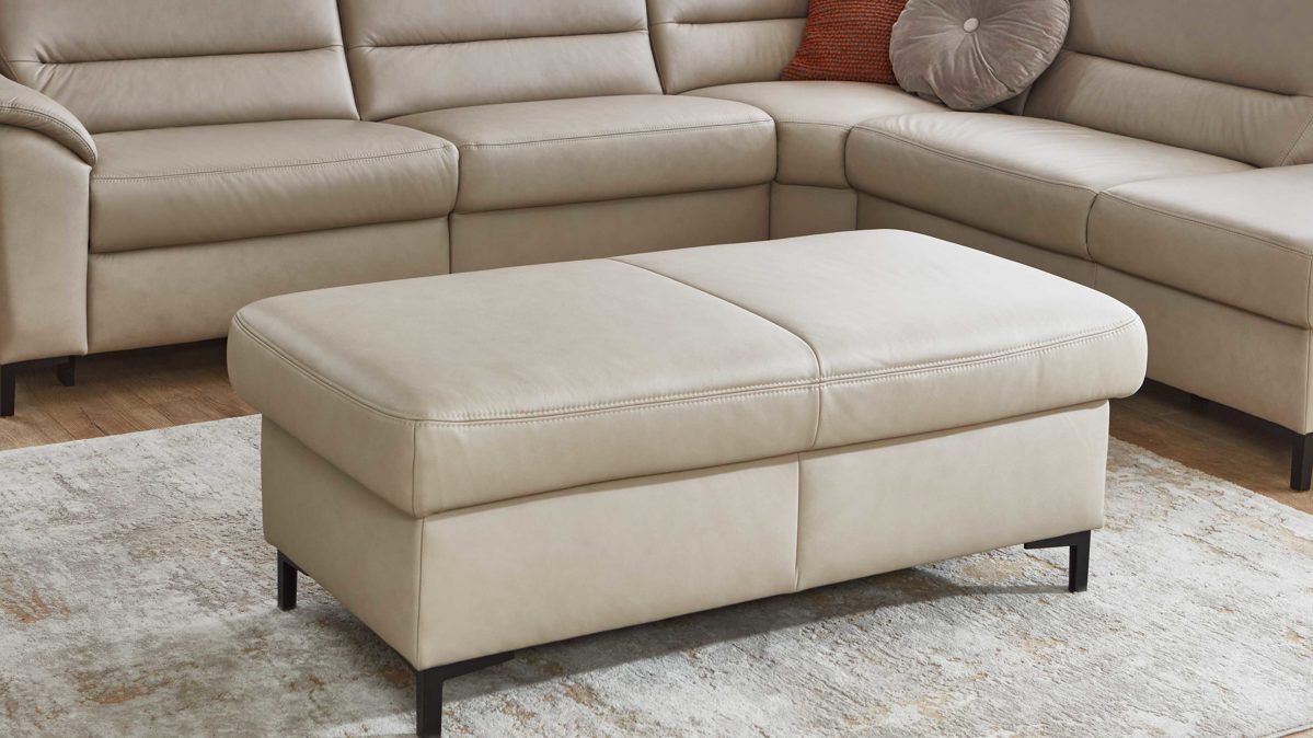 Polsterhocker modulmaster aus Leder in Beige Modulmaster MM-PN1102 - XXL-Hocker perlfarbenes Leder Torro & schwarze Metallfüße - ca. 130 x 65 cm
