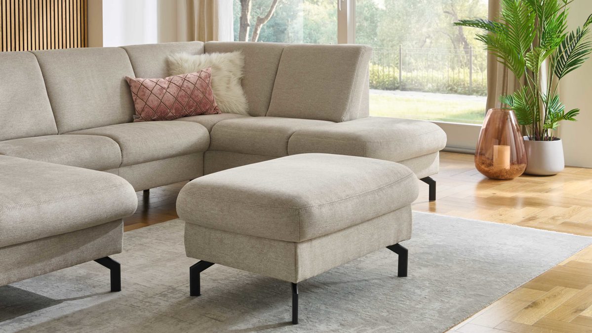Polsterhocker modulmaster aus Stoff in Beige Modulmaster MM-PP11219 - XL-Polsterhocker beiger Stoffbezug Asina & schwarze Metallfüße - ca. 89 x 61 cm