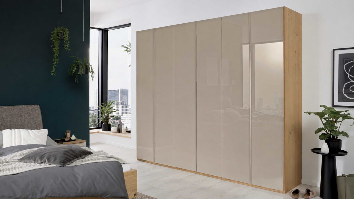 Kleiderschrank Interliving aus Holz in Holzfarben Interliving Schlafzimmer Serie 1210 – Kleiderschrank Taupe & Balkeneiche - sechs Türen, Breite ca. 299 cm