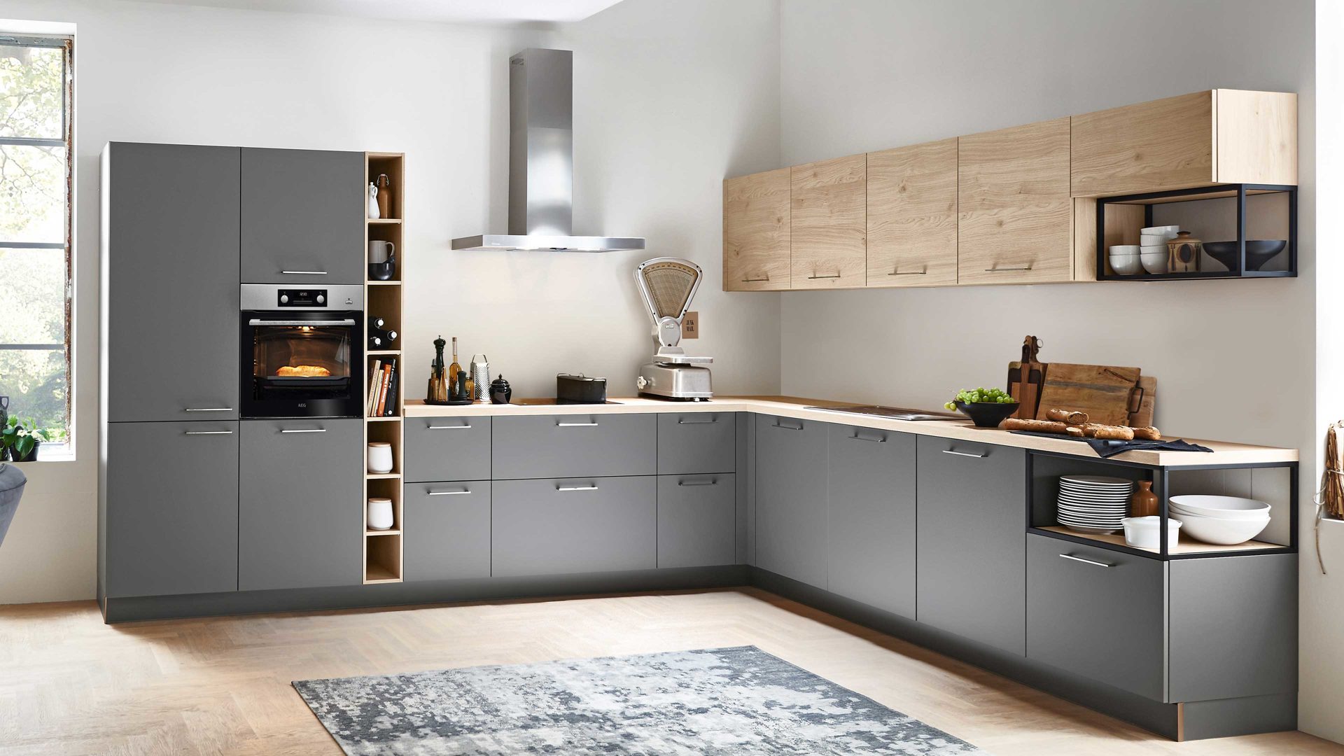 Einbauküche Nolte® küchen aus Holz in Grau nolte® Einbauküche Feel mit AEG-Einbaugeräten Quarzgrau & Asteiche – Stellfläche ca. 385 x 305 cm