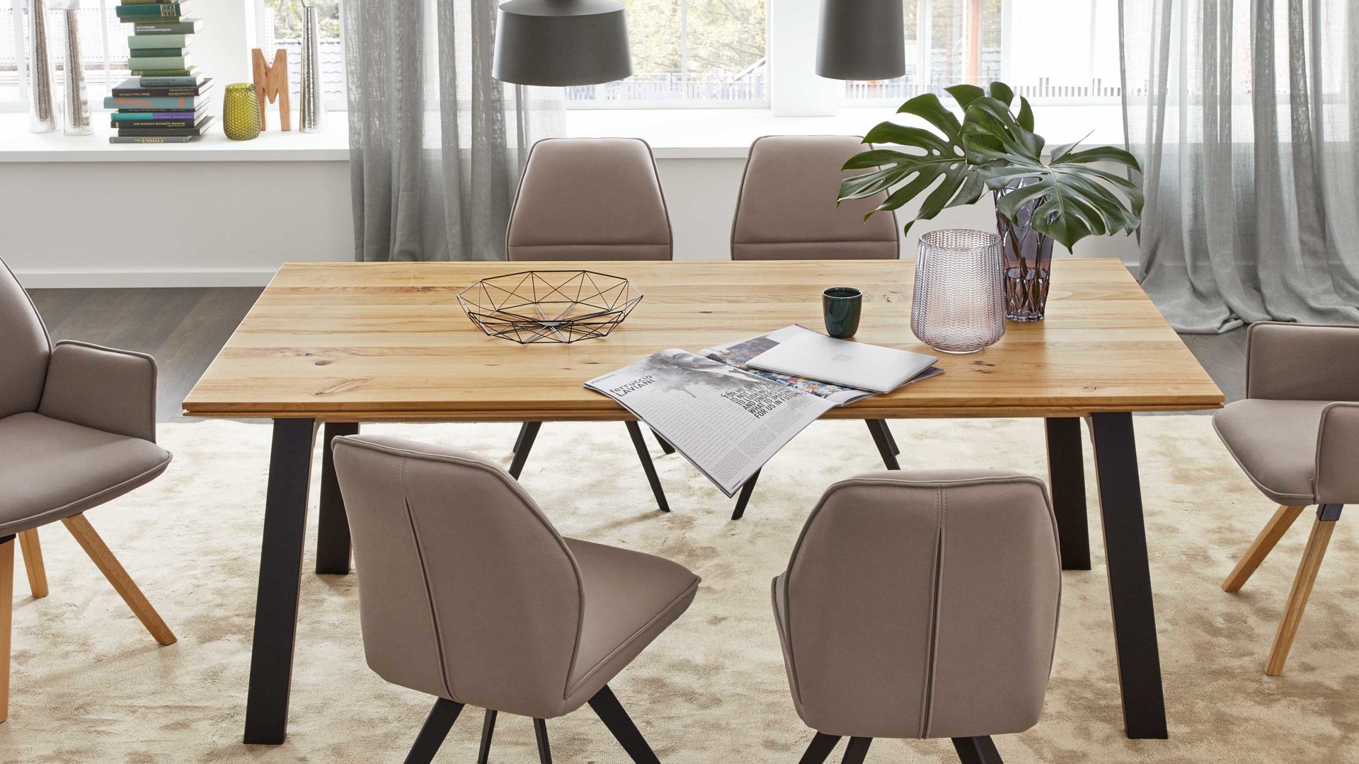 Auszugtisch Interliving aus Holz in Holzfarben Interliving Esszimmer Serie 5102 – Auszugtisch Charakter-Kernbuche & schwarzes Eisen – ca. 200-250 x 100 cm