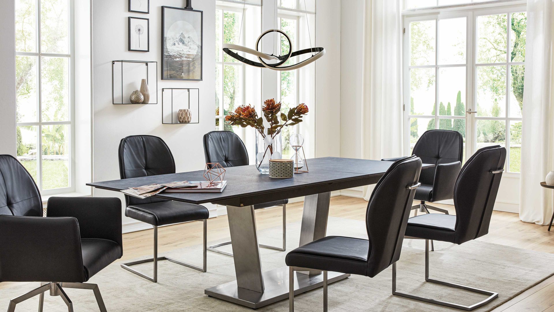 Auszugtisch Interliving aus Holz in Grau Interliving Esszimmer Serie 5104 – Auszugtisch terrafarbene Tischplatte & Edelstahlgestell – ca. 180-240 x 100 cm