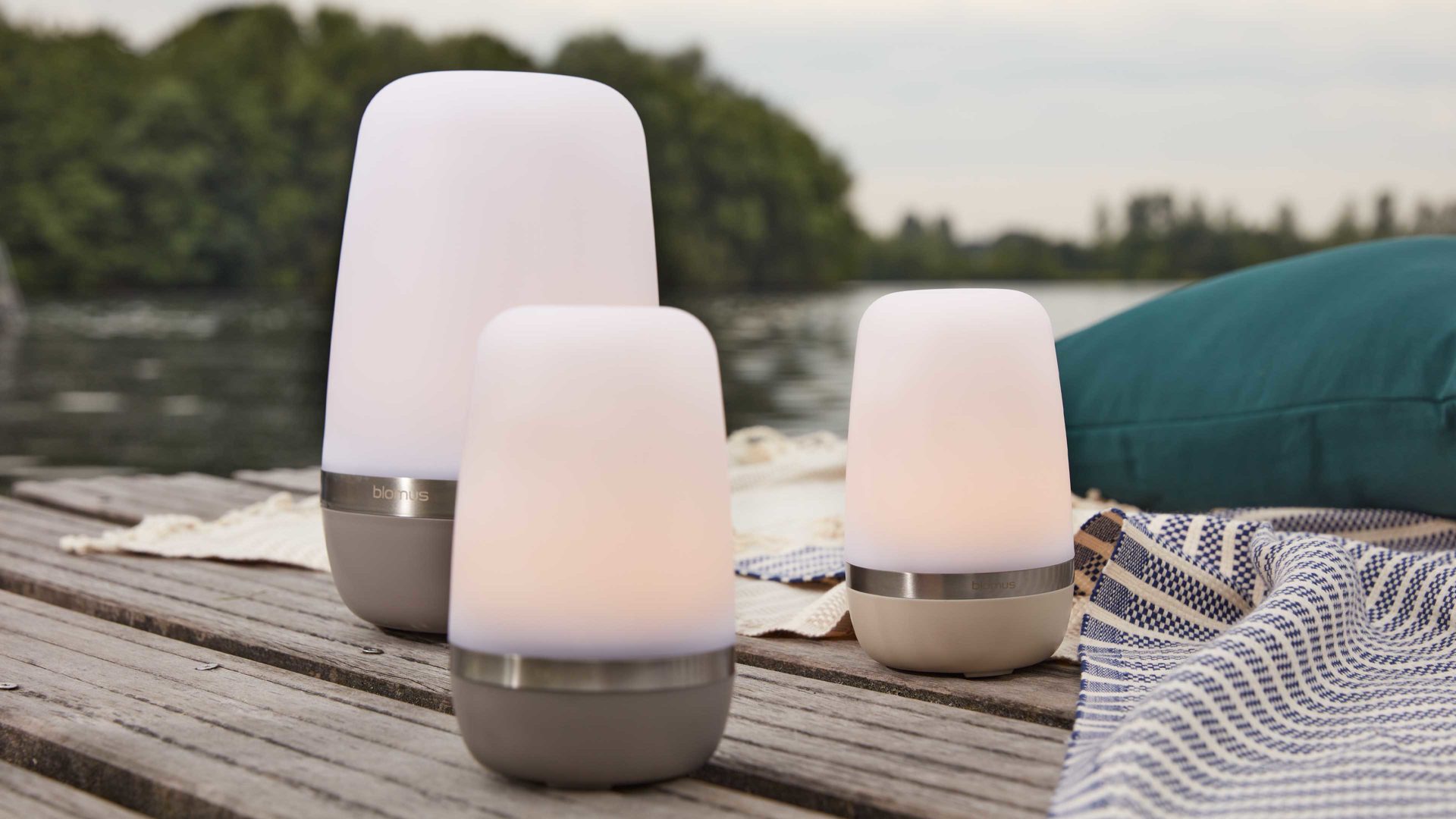 Tischleuchte Interliving BEST BUDDYS! aus Kunststoff in Grau Interliving BEST BUDDYS! mobile Outdoor LED-Tischleuchte Spirit warmgrauer Kunststoff & Edelstahl – Höhe ca. 15 cm