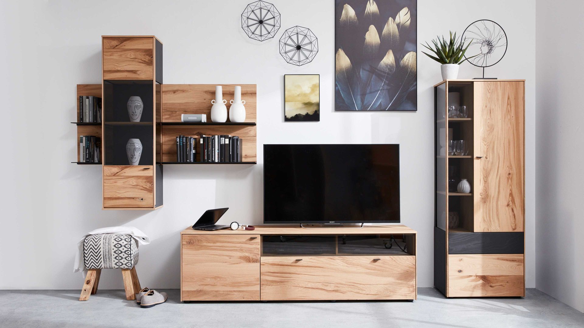 Wohnwand Interliving aus Holz in Holzfarben Interliving Esszimmer Serie 5604 - Wohnwand Eiche rustico & Anthrazit  - fünfteilig, Breite ca. 365 cm