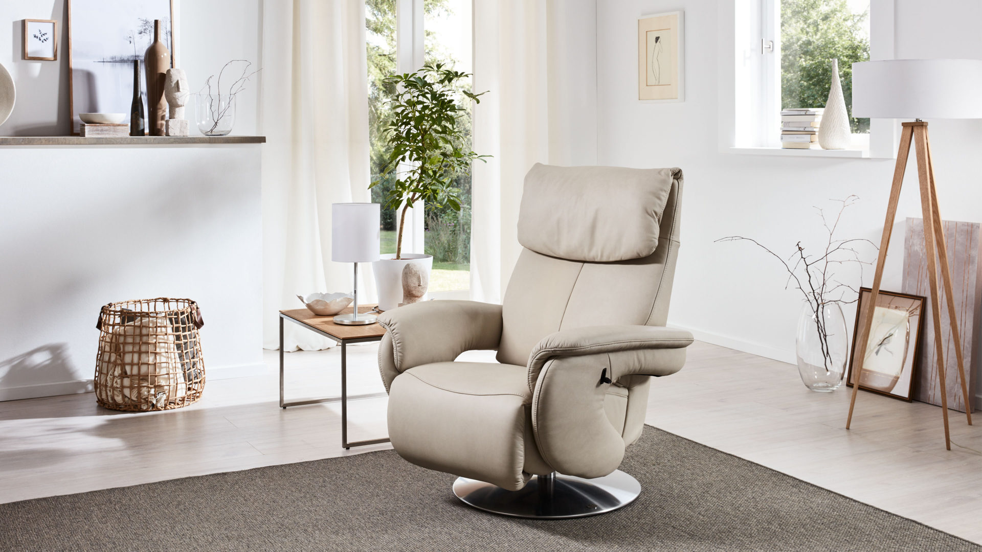 Relaxsessel comfortmaster besser sitzen, liegen, leben aus Leder in Beige Comfortmaster Easy-Swing-Sessel 7304 marmorfarbenes LongLife-Leder & edelstahlfarbener Tellerfuß