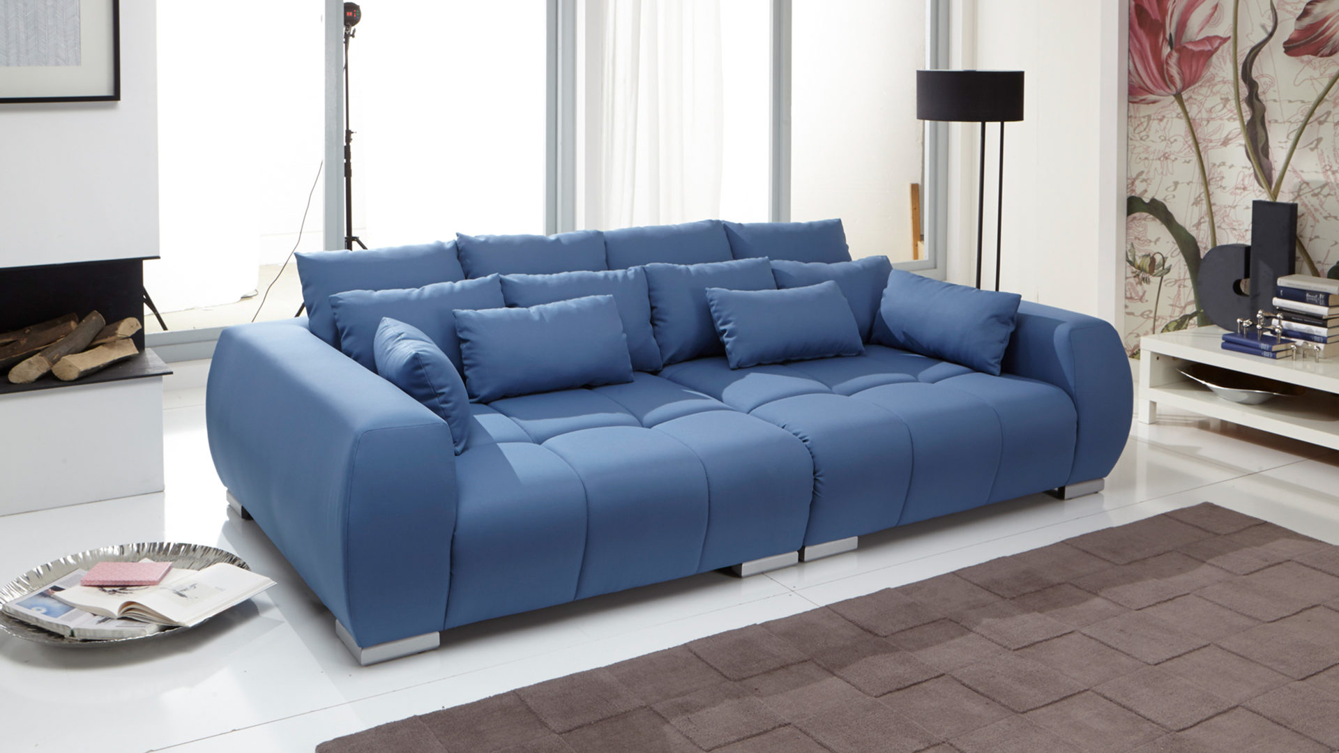 Bigsofa KAWOO aus Stoff in Blau KAWOO Bigsofa Escape blauer Bezug Sun 85 & silberfarben Holzfüße – Länge ca. 276 cm