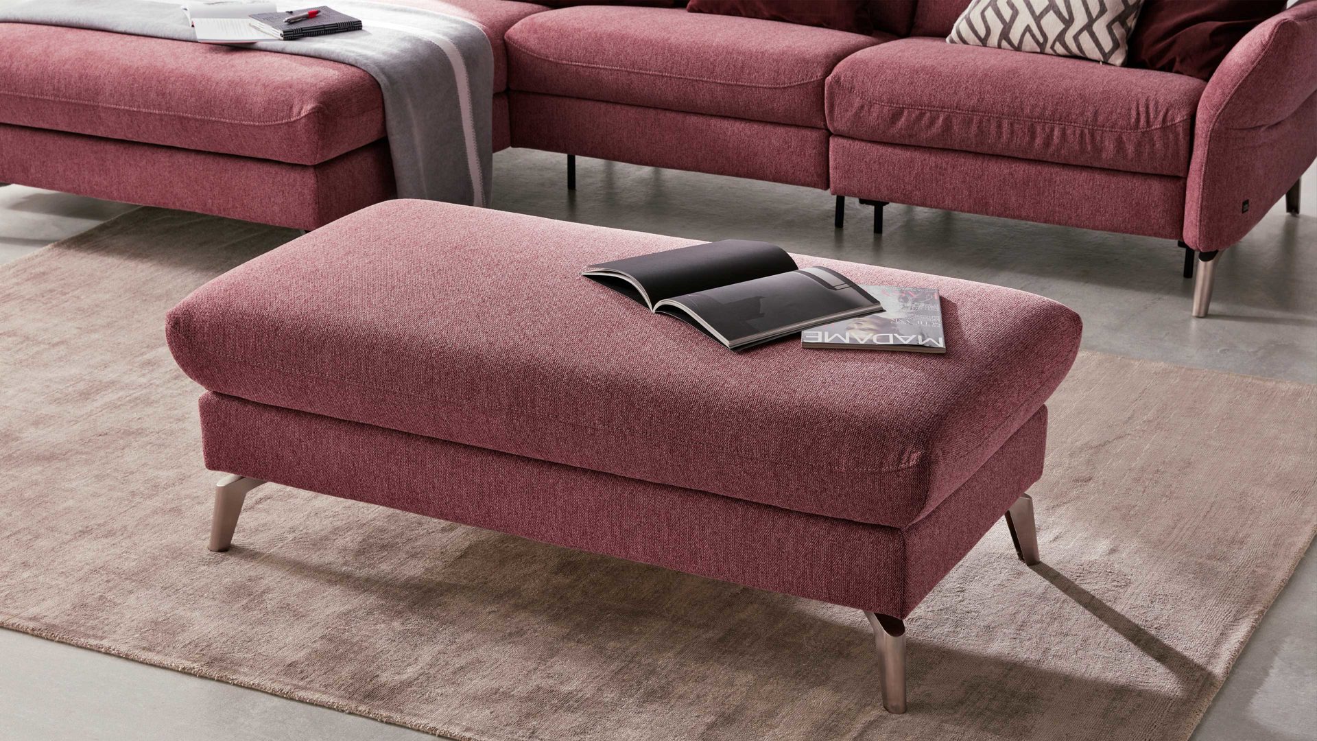 Polsterhocker Interliving aus Stoff in Pink Interliving Sofa Serie 4400 - XXL-Hocker pastellvioletter Bezug GCP 8 - ca. 128 x 67 cm