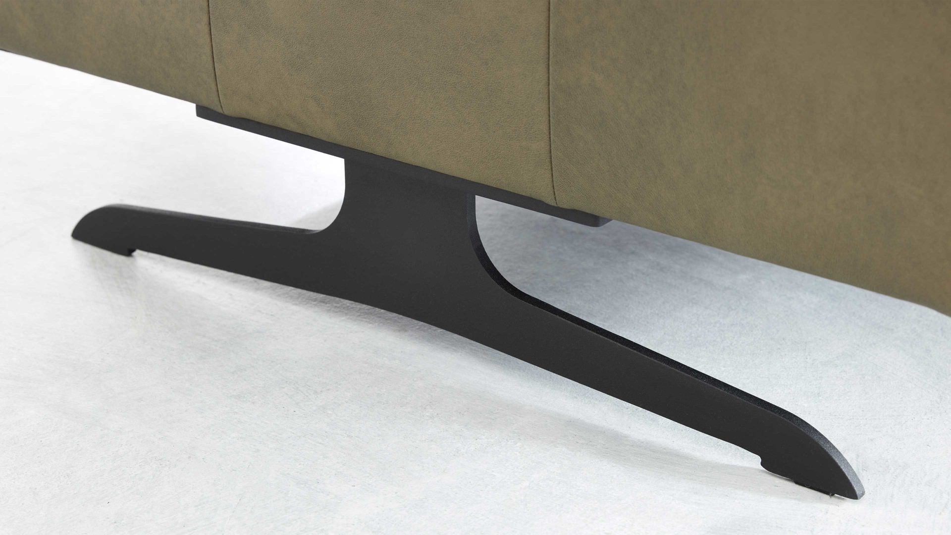 Möbelfuß Interliving aus Metall in Schwarz Interliving Sofa Serie 4400 - Metallkufe mattschwarzes Metall - passend für Sofas