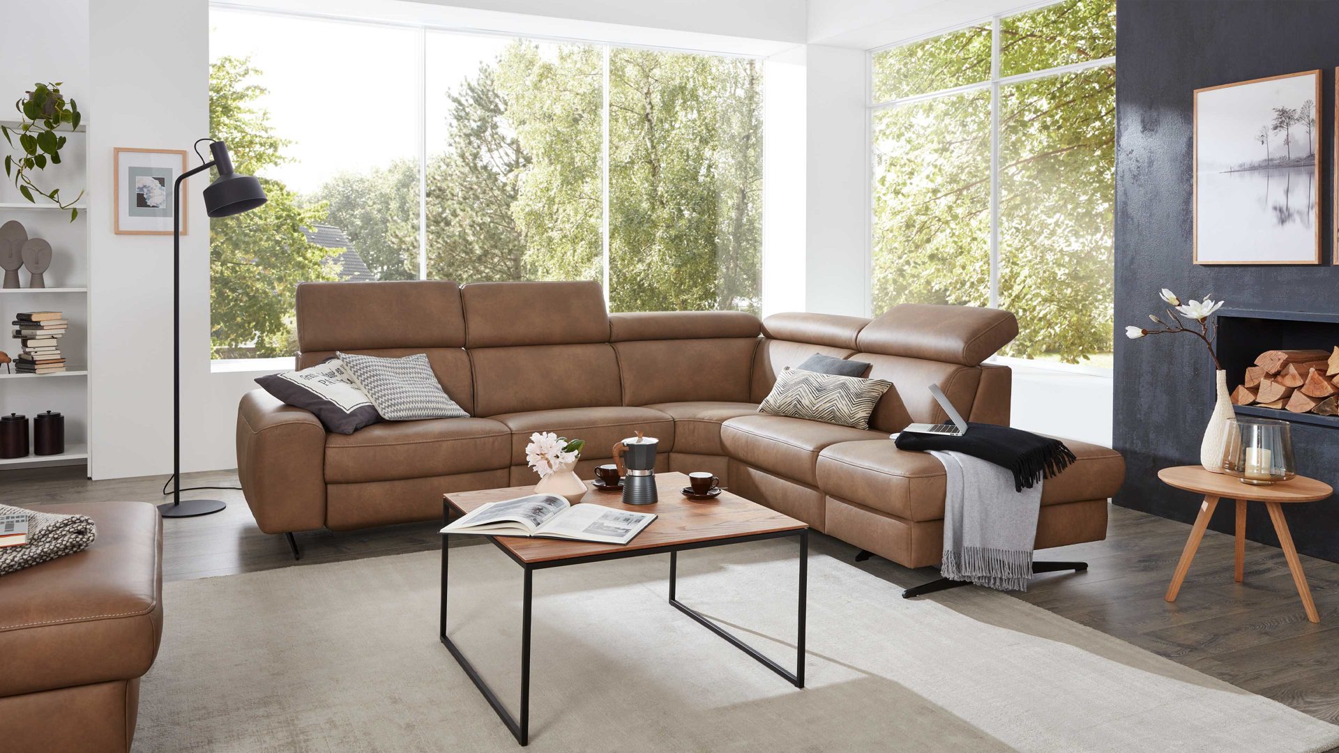 Ecksofa comfortmaster besser sitzen, liegen, leben aus Leder in Hellbraun Comfortmaster 1180 Spektra - Ecksofa mit Wall-Free wüstenfarbenes LongLife-Leder - Stellfläche ca. 280 x 239 cm