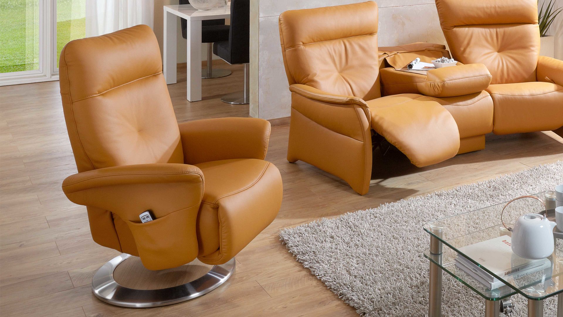 Relaxsessel comfortmaster besser sitzen, liegen, leben aus Leder in Orange Comfortmaster 7503 - Easy-Swing-Sessel 51D zwei Motoren - safranfarbenes LongLife-Leder Rustika & Holz-Tellerfuß