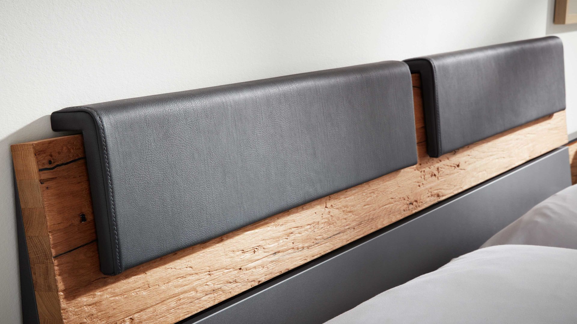 Kissen-Set Interliving aus Stoff in Dunkelgrau Interliving Schlafzimmer Serie 1025 – Kopfteilpolster-Set Länge ca. 82 cm - graphitfarbenes Kunstleder