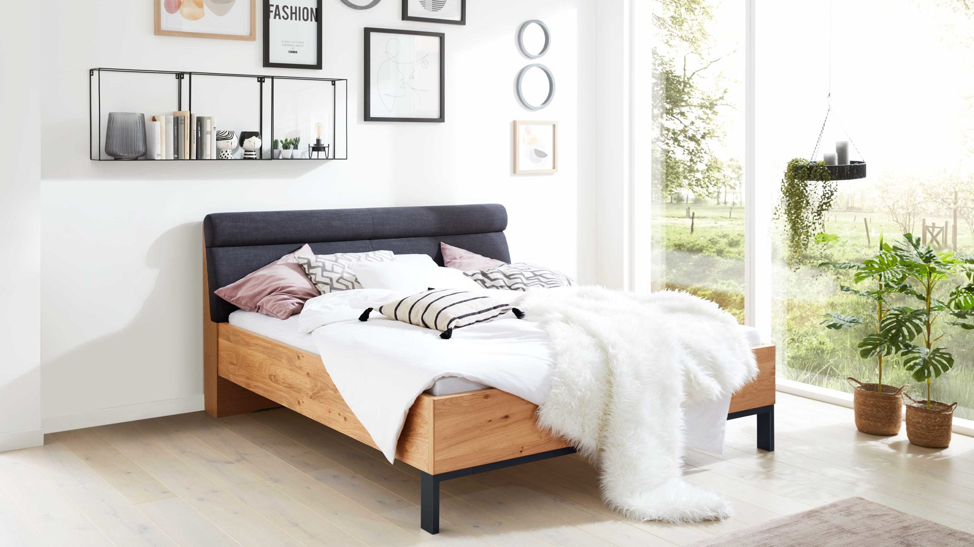 Bettgestell Interliving aus Holz in Anthrazit Interliving Schlafzimmer Serie 1023 – Bettgestell Winkelfuß, Liegefläche ca. 200 x 200 cm - Balkeneiche & Anthrazit