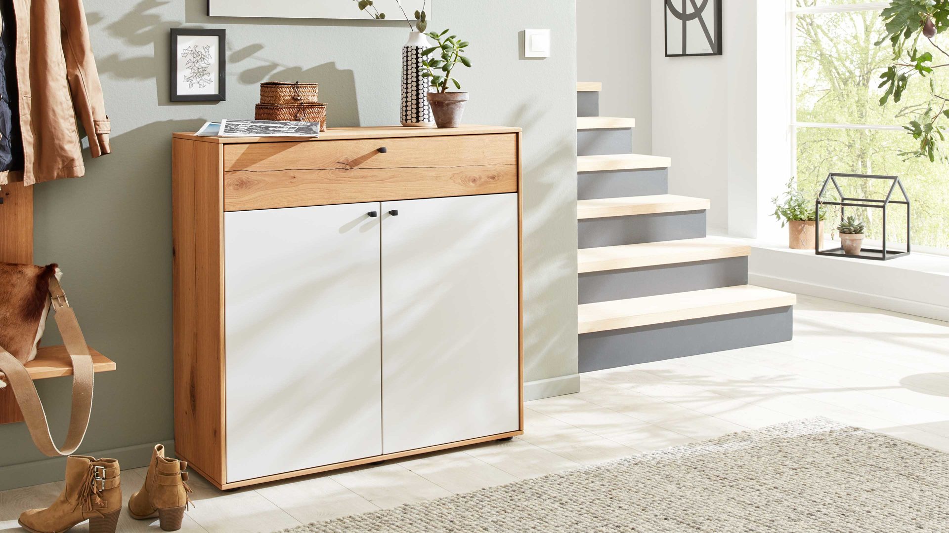 Highboard Interliving aus Holz in Weiß Interliving Garderoben Serie 6007 – Highboard 640704 weißer Mattlack & Asteiche – zwei Türen, eine Schublade