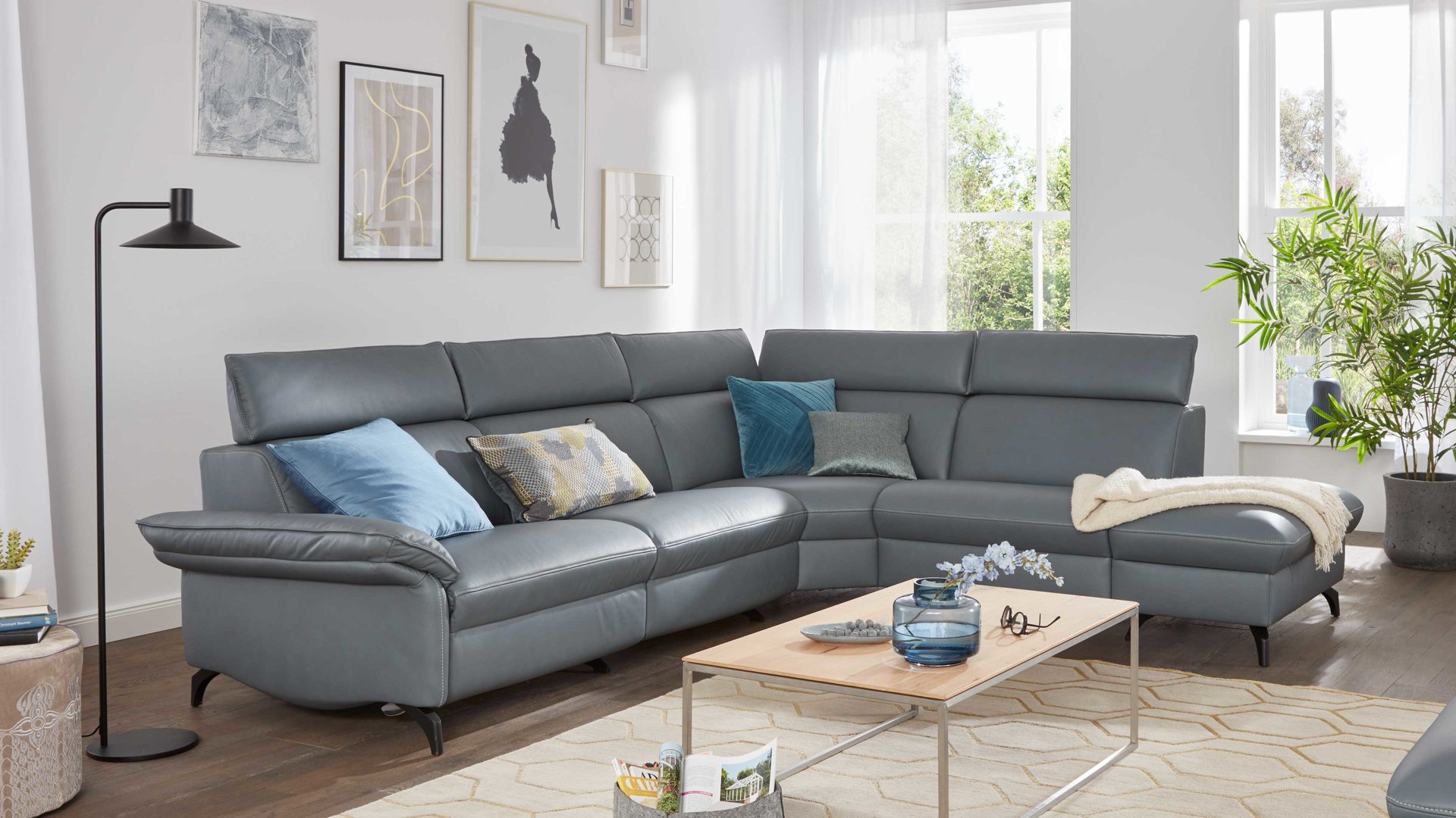 Ecksofa comfortmaster besser sitzen, liegen, leben aus Leder in Hellblau Comfortmaster Spektra 1267 - Ecksofa seefarbenes LongLife-Leder - Stellfläche ca. 289 x 243 cm