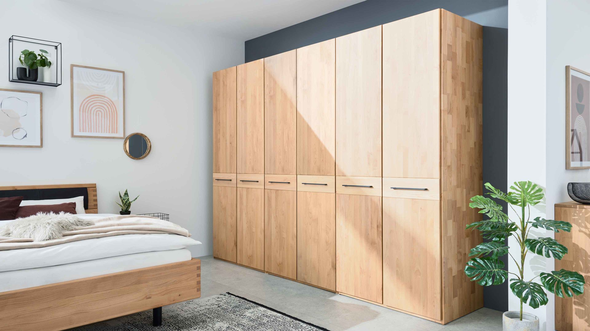 Kleiderschrank Interliving aus Holz in Holzfarben Interliving Schlafzimmer Serie 1028 – Kleiderschrank Erle – sechstürig, Breite ca. 302 cm