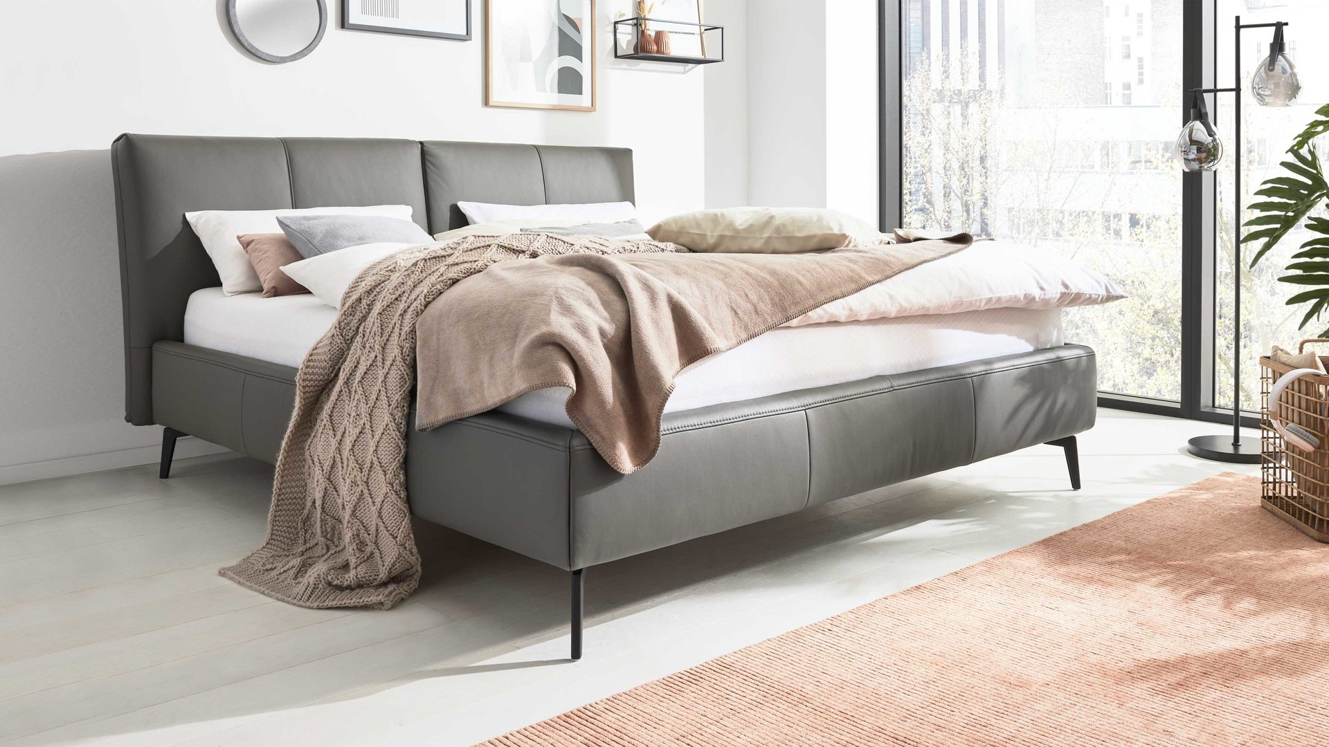 Bettgestell Interliving aus Leder in Grau Interliving Polsterbett Serie 1416 - Polsterbettgestell graues Leder Torro - Liegefläche ca. 180 x 200 cm