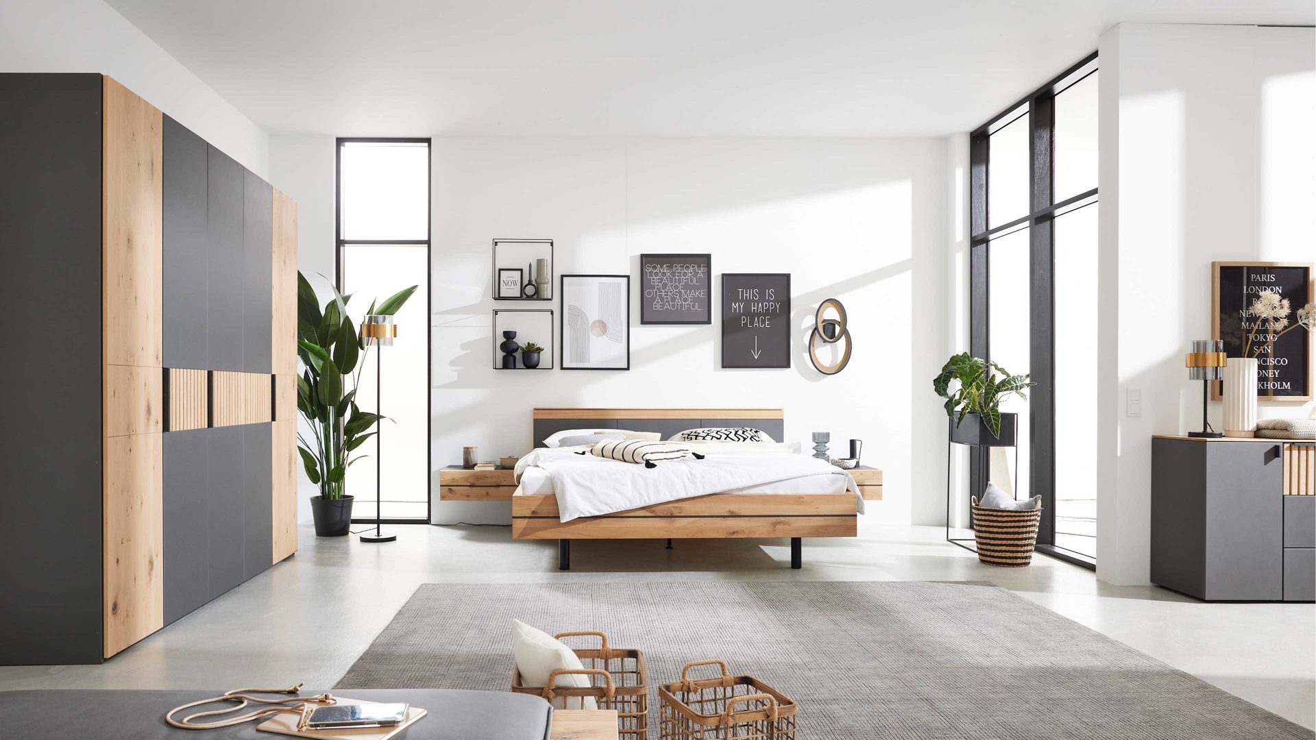 Komplettzimmer Interliving aus Holz in Holzfarben Interliving Schlafzimmer Serie 1029 – Komplettzimmer Wildeiche & Graphit - vierteilig, fünftürig