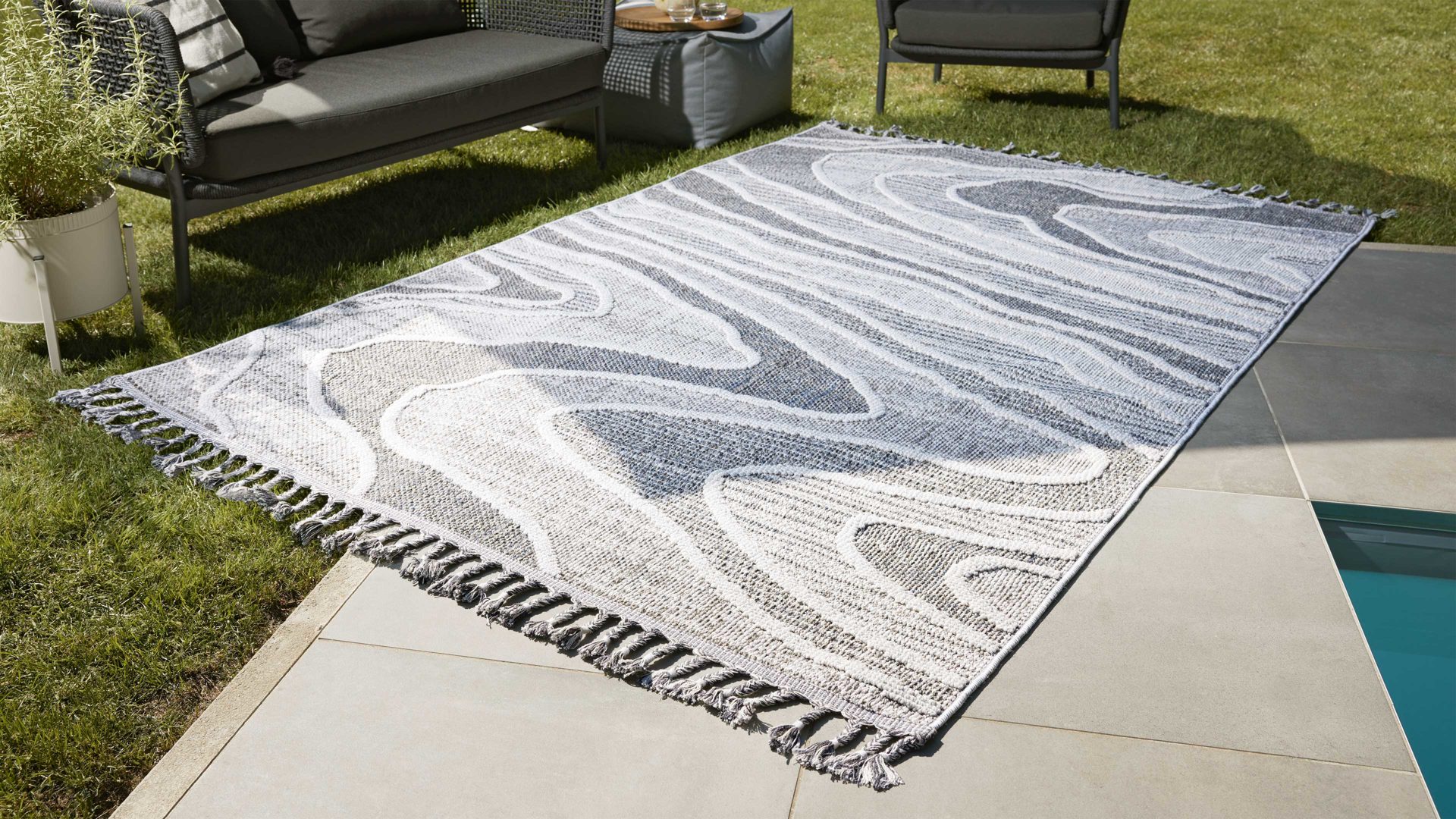 Outdoor-Teppich Interliving aus Kunstfaser in Grau Interliving Teppich Serie G-8020 - Outdoor-Teppich graues Linienmuster - ca. 160 x 230 cm