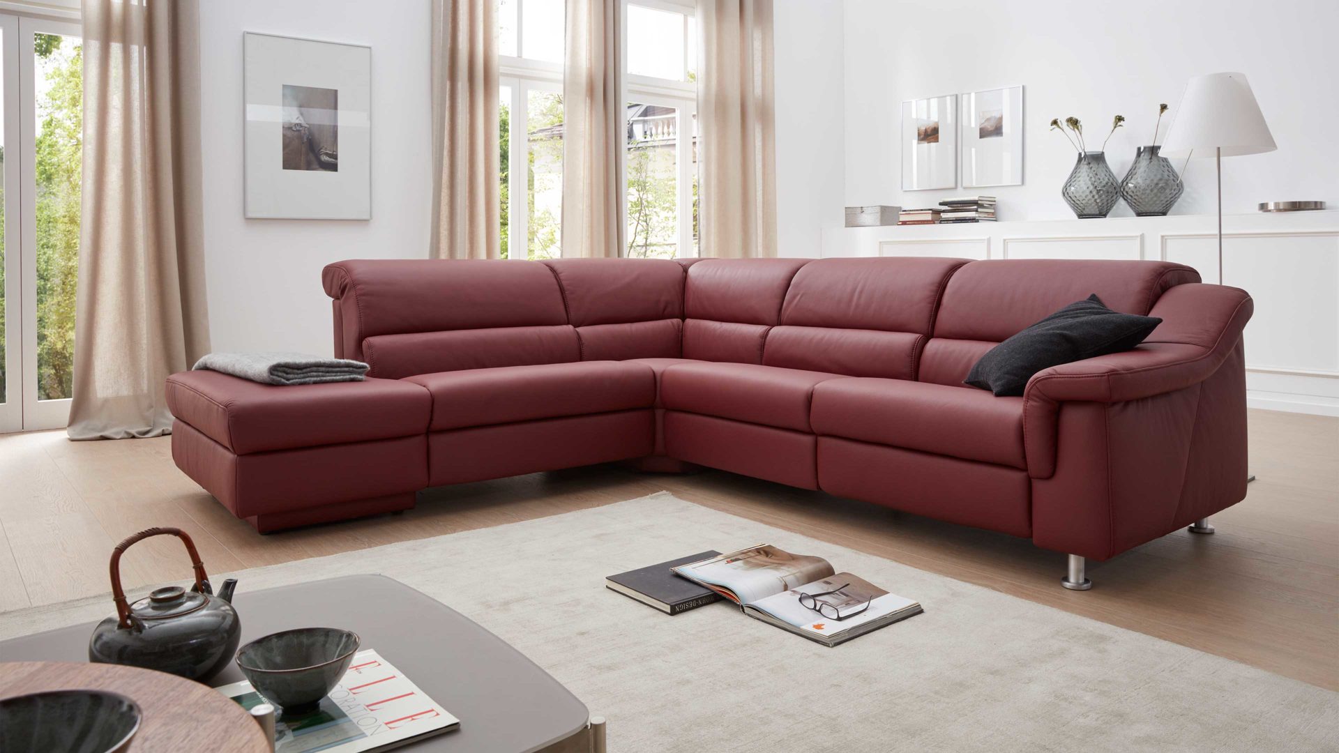 Ecksofa comfortmaster besser sitzen, liegen, leben aus Leder in Dunkelrot Comfortmaster 1520 - Relax-Wohnlandschaft merlotfarbenes LongLife-Leder LG18 – Stellfläche ca. 244 x 252 cm