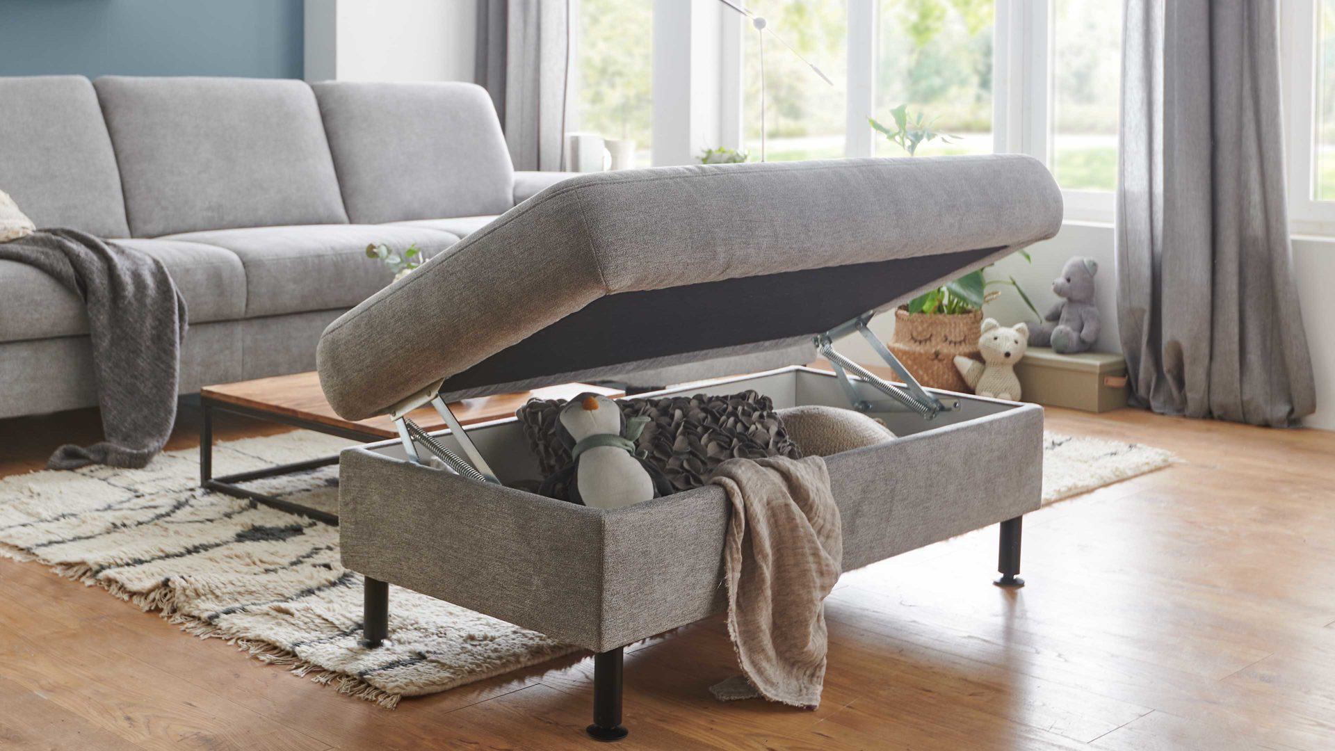 Funktionshocker modulmaster aus Stoff in Grau Modulmaster MM-ZE1129 - XXL Funktionshocker alufarbene Chenille Charly & schwarze Metallfüße - ca. 132 x 68 cm