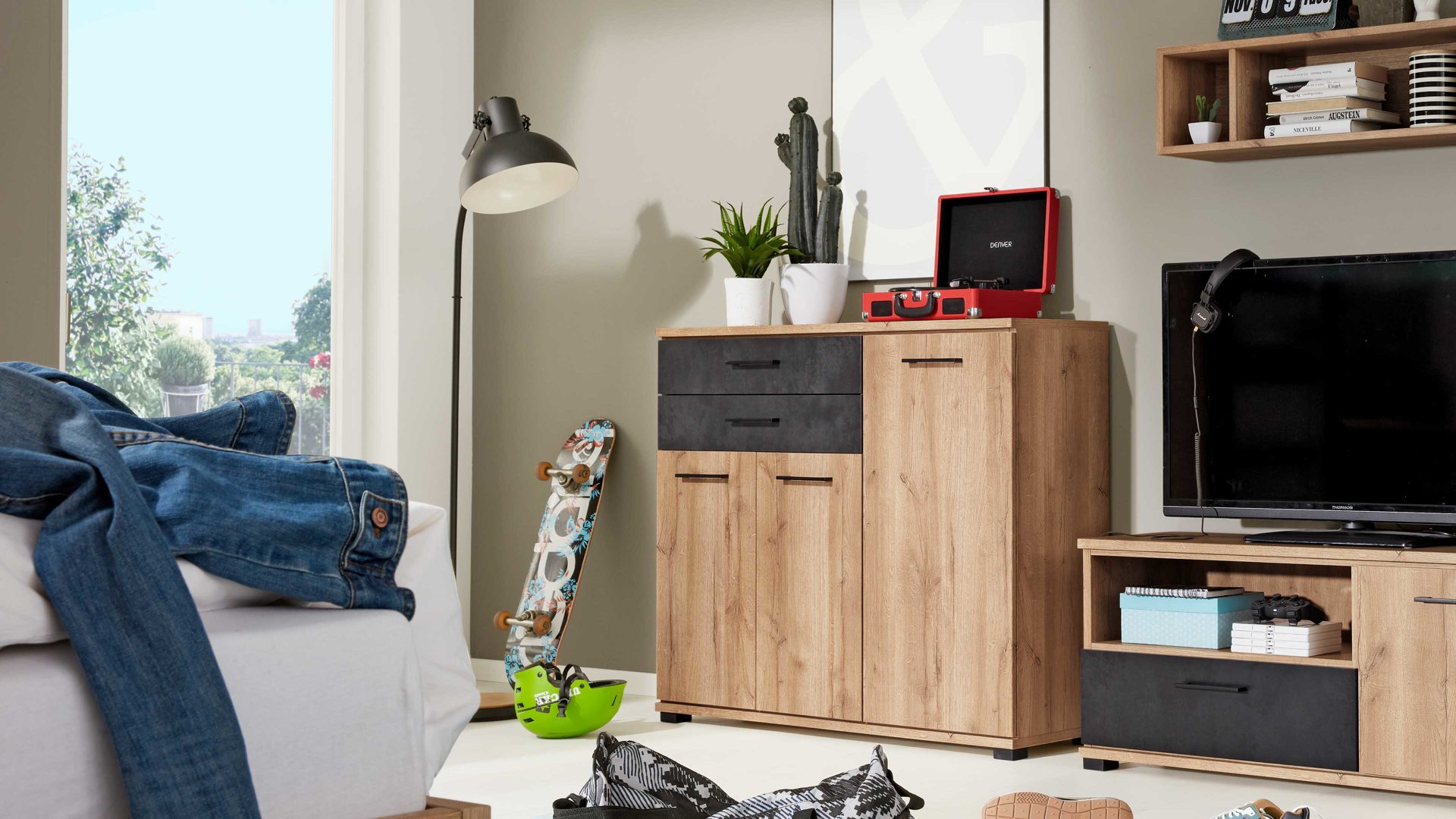 Highboard Interliving aus Holz in Holzfarben Interliving Jugendzimmer Serie 1701 - Highboard Riss-Eiche & Schiefer anthrazit - drei Türen, zwei Schubladen