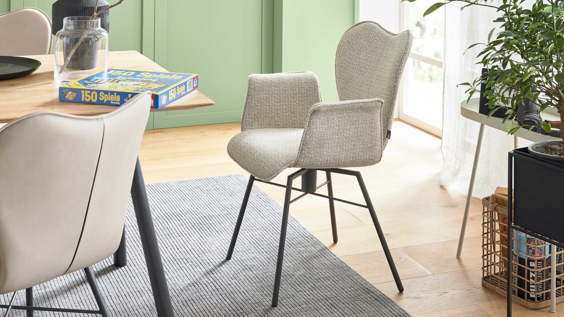 Vierfußstuhl Interliving aus Stoff in Beige Interliving Esszimmer Serie 5115 - Armlehnstuhl mit meliertem Bezug beiger Webstoff Shout 05 & anthrazitfarbenes Metall