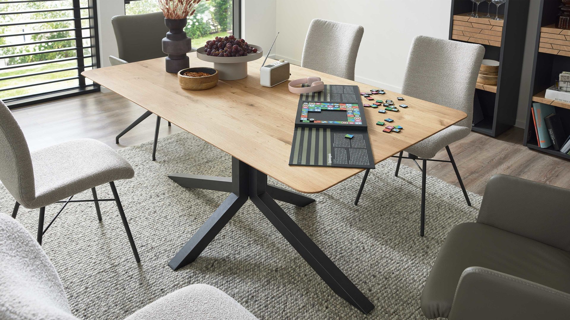 Esstisch Interliving aus Holz in Holzfarben Interliving Esszimmer Serie 5115 - Esstisch mit viel Platz astige Eiche & anthrazitfarbenes Metall - ca. 180 x 100 cm