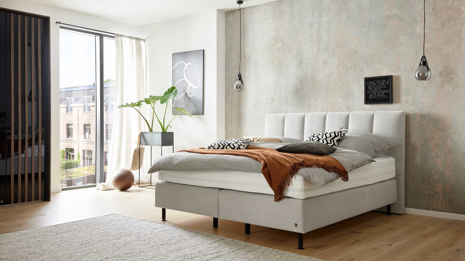 Boxspringbett Interliving aus Stoff in Beige Interliving Boxspringbett Serie 1418 - Boxspringbett mit gestepptem Kopfteil naturfarbener Webstoff Famosa – Liegefläche ca. 180 x 200 cm