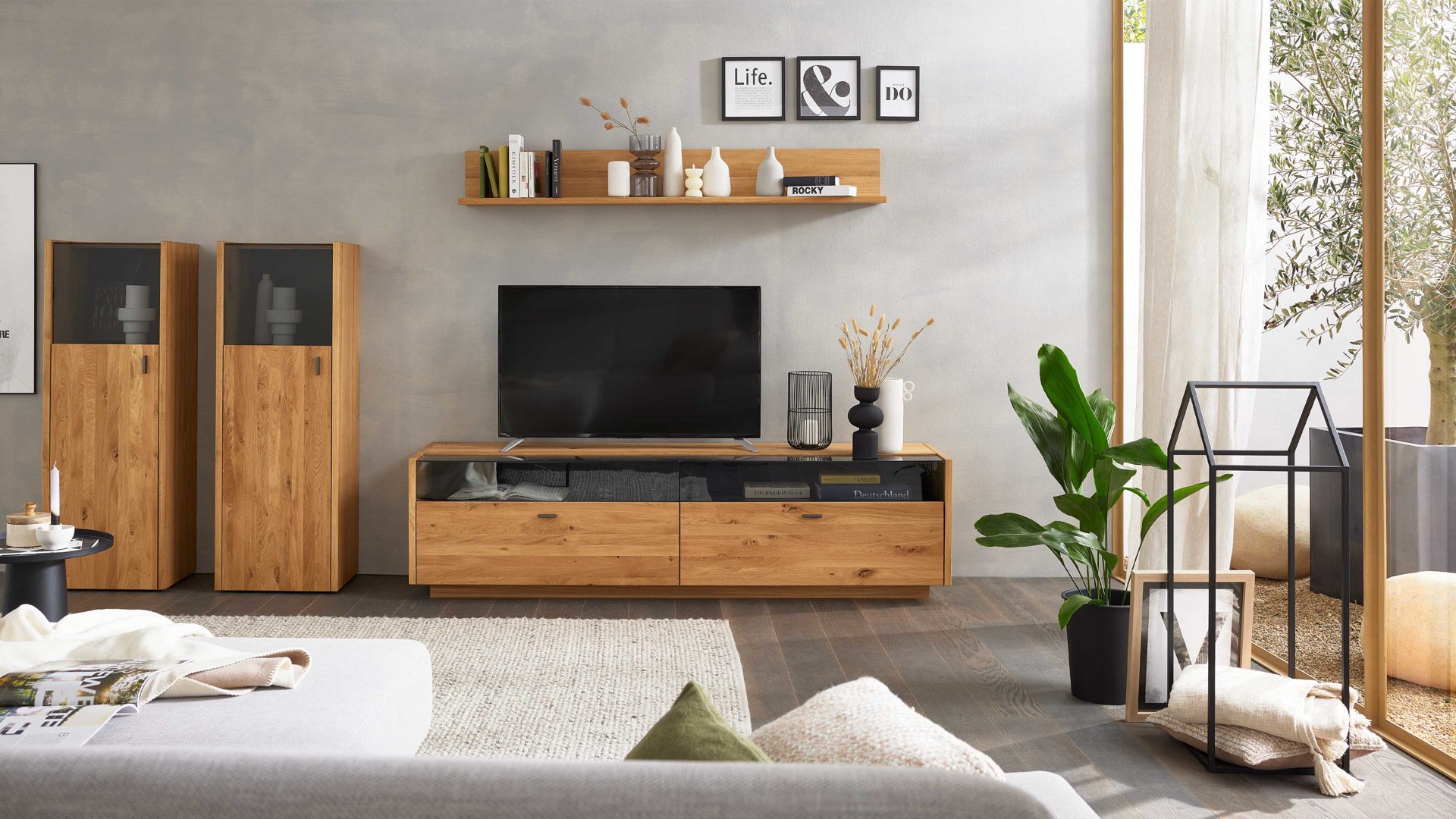 Wohnwand Interliving aus Holz in Holzfarben Interliving Wohnzimmer Serie 2027 - Wohnwand Asteiche - vierteilig, Breite ca. 337 cm