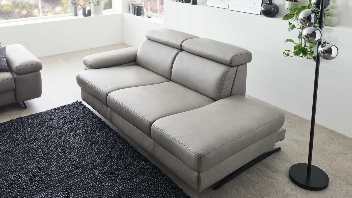 Recamiere comfortmaster besser sitzen, liegen, leben aus Leder in Grau Comfortmaster Spektra 1183 - Recamiere mit vielen Funktionen stahlfarbenes LongLife-Leder LG 24 & Metallkufen - Länge ca. 223 cm