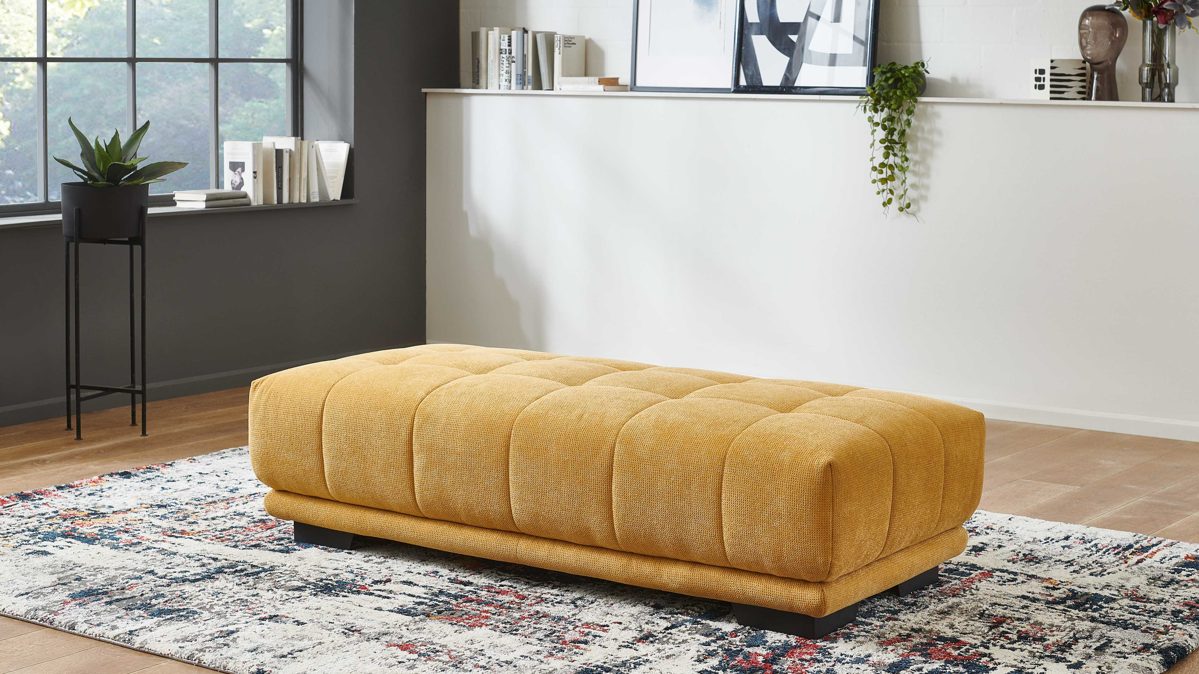 Polsterhocker KAWOO aus Stoff in Gelb KAWOO Serie 7587 - Polsterhocker goldgelbe Chenille XBO 05 & schwarze Metallfüße - ca. 156 x 72 cm