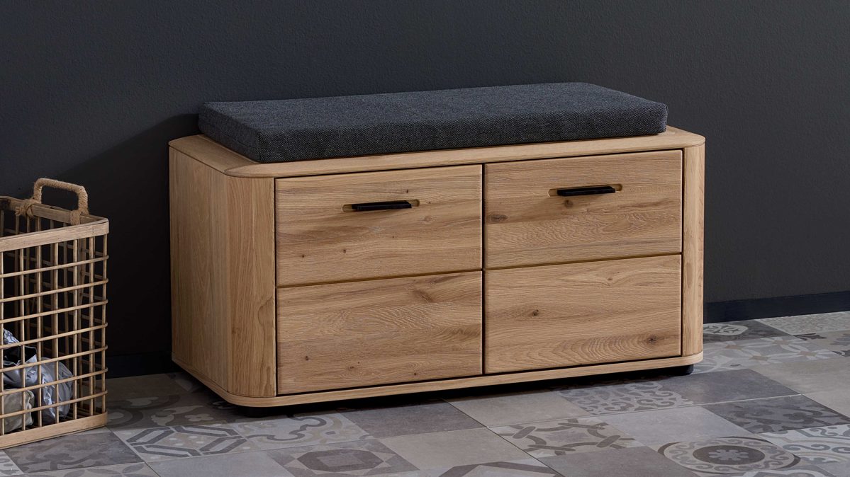 Garderobenbank Interliving aus Holz in Holzfarben Interliving Garderoben Serie 6014 - Garderobenbank Wildeiche, Granitfurnier & schwarzer Bezug - zwei Türen, Länge ca. 90 cm