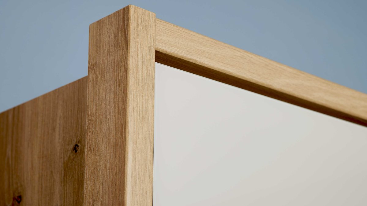 Passepartout Interliving aus Holz in Holzfarben Interliving Schlafzimmer Serie 1034 – Passepartout Bianco Eiche