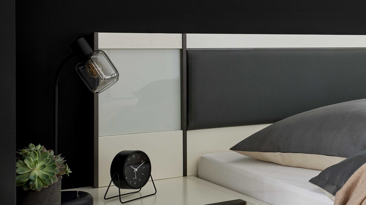 Paneel Interliving aus Holz in Weiß Interliving Schlafzimmer Serie 1033 – Paneel-Set weißes Glas & Holz – zweiteilig