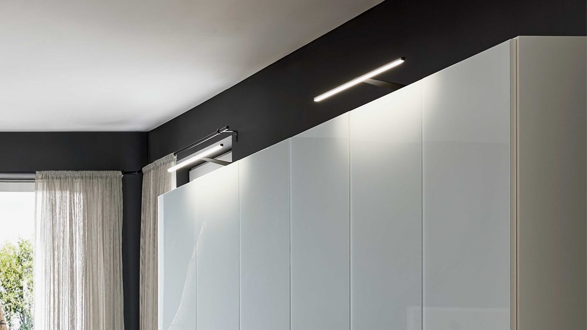 Möbelbeleuchtung Interliving aus Kunststoff in Schwarz Interliving Schlafzimmer Serie 1033 – Aufsatzleuchten-Set zweiteilig