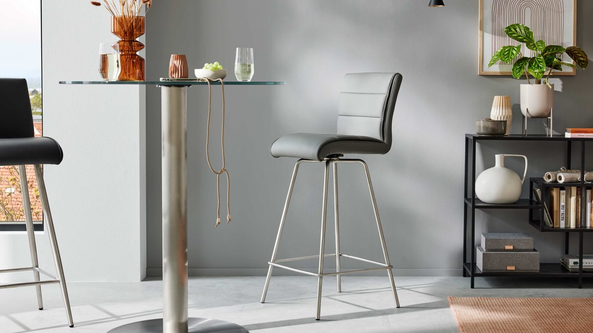 Barstuhl Interliving aus Kunstfaser in Grau Interliving Esszimmer Serie 5122 – Barstuhl ST67 graue Mikrofaser Delphin & gebürsteter Edelstahl