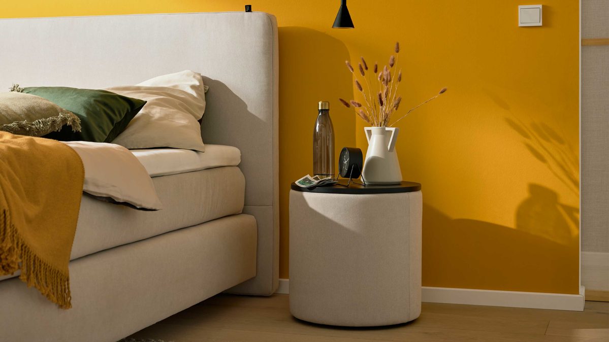 Nachttisch Interliving aus Stoff in Beige Interliving Bettensystem Serie 1420 - Nachtkonsole naturfarbener Stoffbezug Cleo & schwarzes Holz