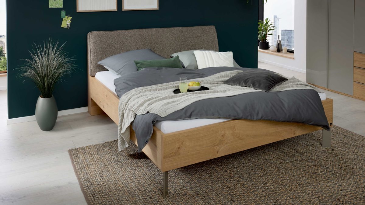 Bettgestell Interliving aus Holz in Holzfarben Interliving Kleiderschrank Serie 1207 - Bettgestell Balkeneiche & taupefarbener Webstoff Caesar - Liegefläche ca. 180 x 200 cm