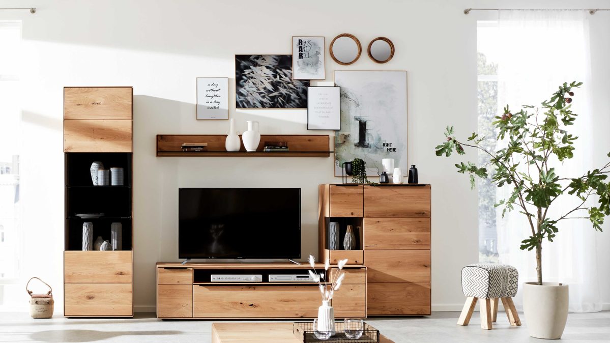 Wohnwand Interliving aus Holz in Holzfarben Interliving Wohnzimmer Serie 2020 - Wohnwand Asteiche & Risseiche – vierteilig, Breite ca. 329 cm