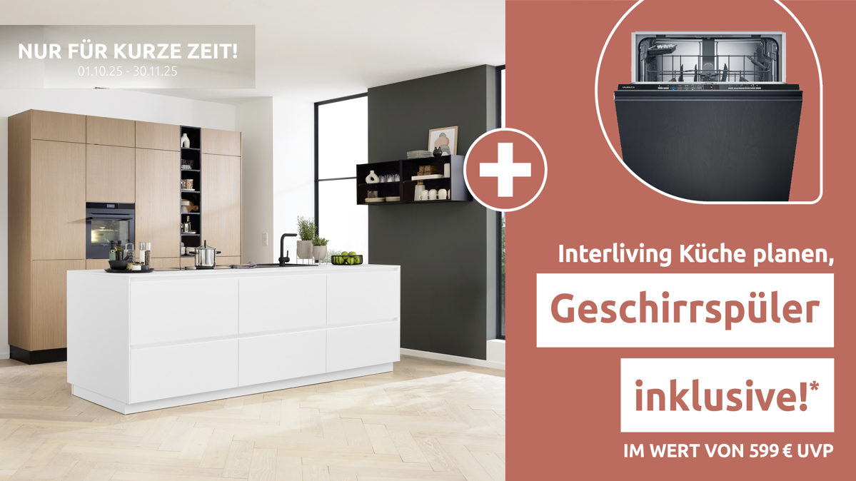 Einbauküche Interliving aus Holz in Holzfarben Interliving Küche Serie 3075 mit AEG-Einbaugeräten Stripe Wood Crema & Weiß – zweizeilig